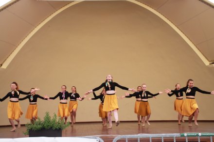 Uczestnicy pokazów tanecznych